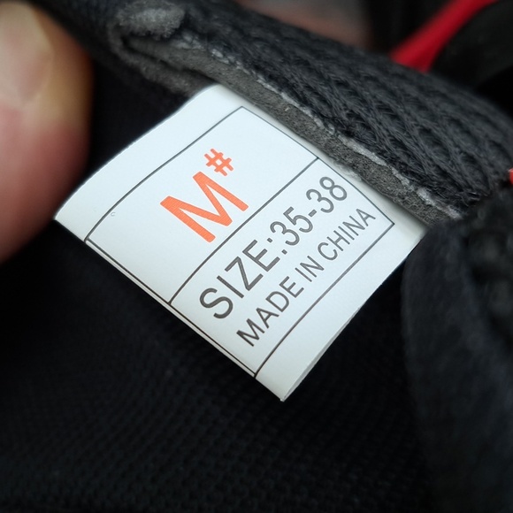 Long Feng Adjustable Inline Skates - Color: Black/Red - Size EU 35-38 (US 3.5-6) - Picture 9 of 9